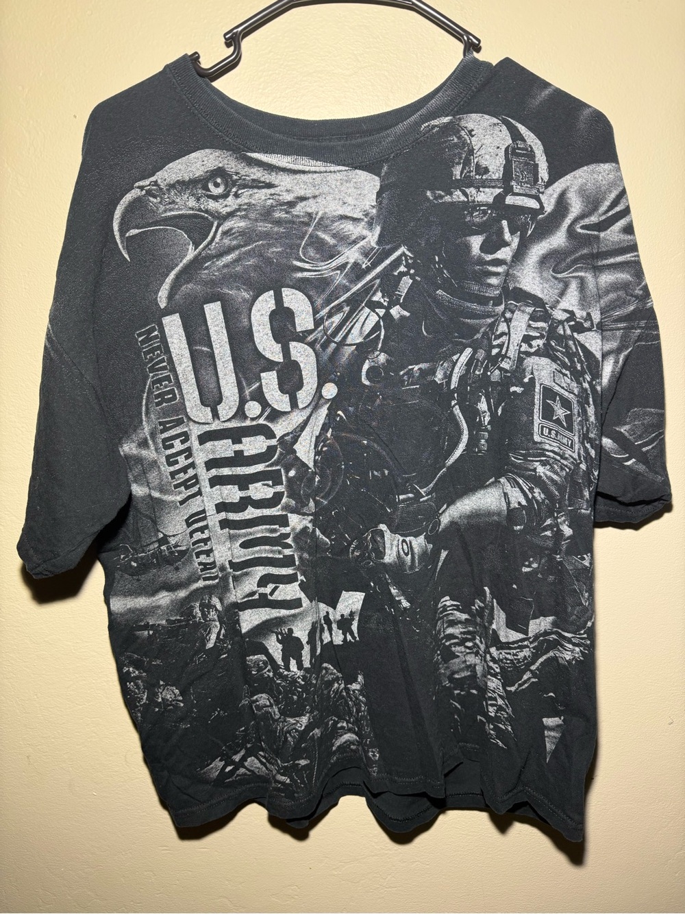 Gildan Black & White U.S. Army Graphic Tee